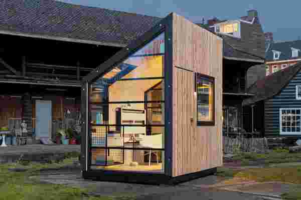 This prefabricated cabin with customization for remote working is a must have home office to survive 2021!