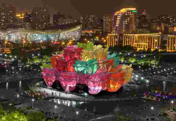 The Flowers on This Bouquet-Shaped Building Were Designed to Change Colors