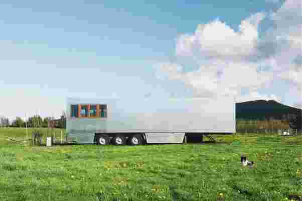 Semi-trailers transform into luxury caravans in Poland’s first mobile hotel chain concept!